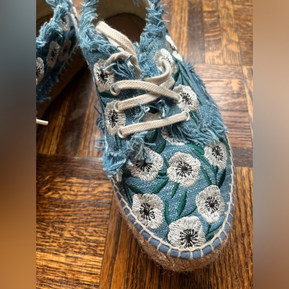 LOEFFLER Randall Espadrilles Blue and White Flowers - Picture 4 of 12